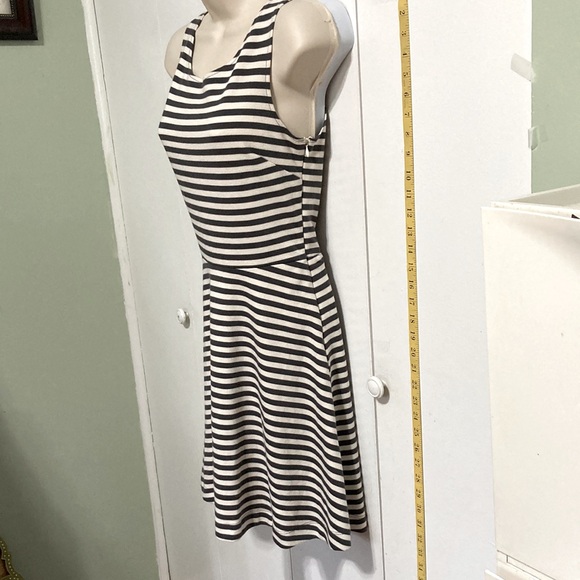 AMERICAN EAGLE OUTFITTERS Cross Back Striped Skater Dress Womens Size 4 - Picture 2 of 15